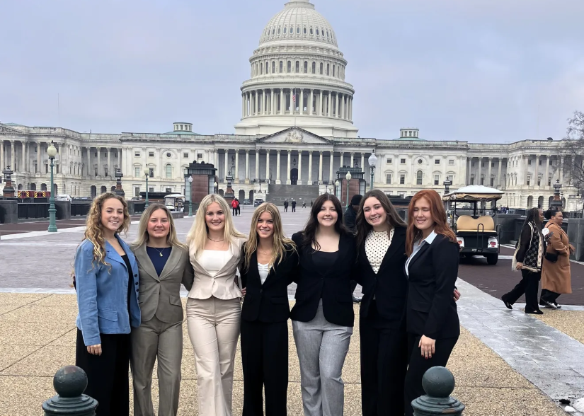 Students stand in front of the US Capitol Building